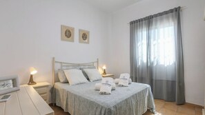 مكواة/لوح كي وسرير سفر وواي فاي