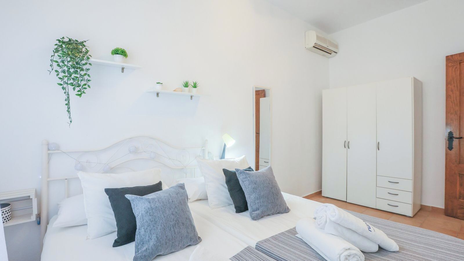 Iron/ironing board, travel crib, WiFi