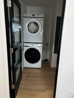 Interior - 2 bed 2 bath in Fullerton 6 miles from Disney, Book Now! (Fullerton)