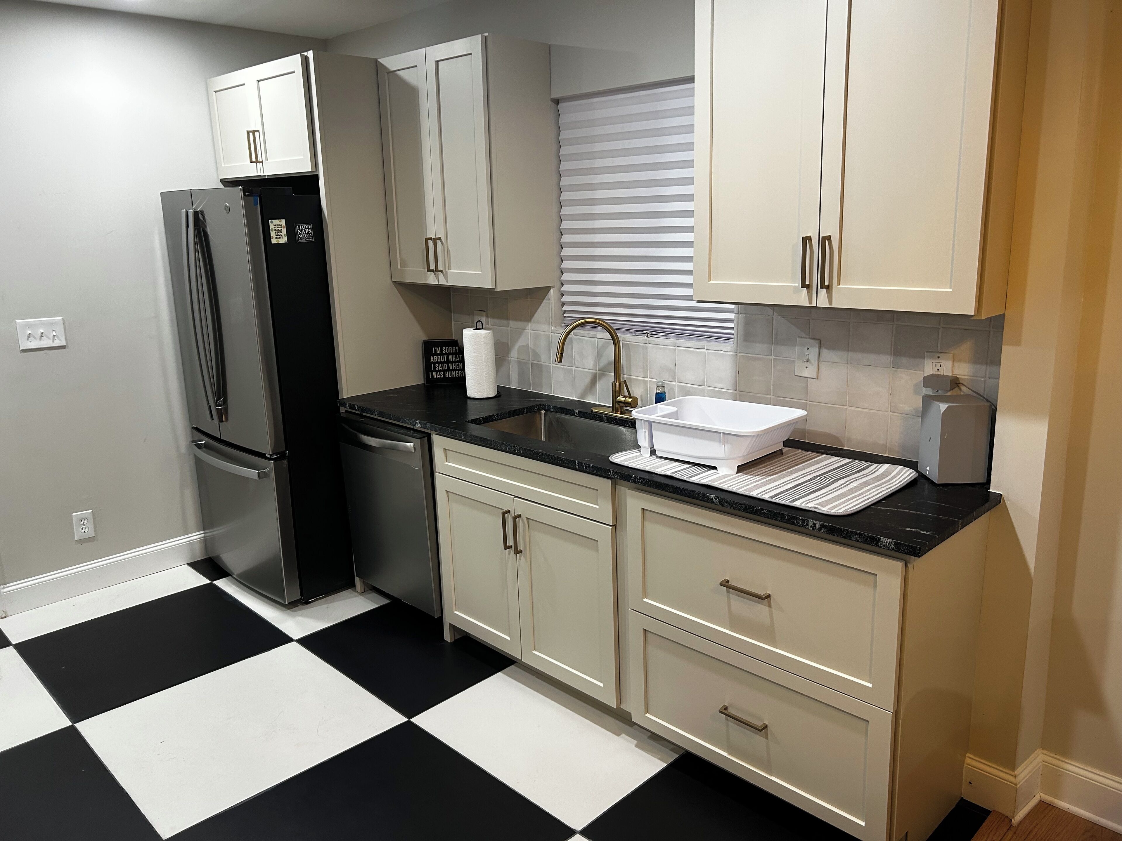 冰箱、微波炉、烤箱、炉灶