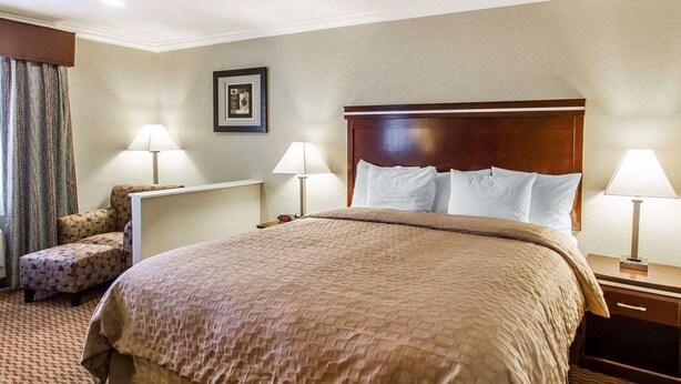 Room - Super 8 by Wyndham Mesa Downtown Near Convention Center (Mesa)