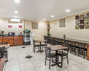 Dining - Super 8 by Wyndham Mesa Downtown Near Convention Center (Mesa)