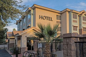 View from property - La Quinta Inn & Suites Tempe University / Phoenix (Tempe)