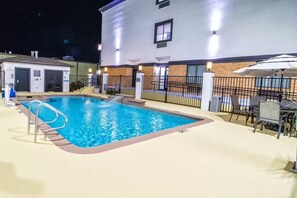 Outdoor pool - Comfort Inn & Suites Schulenburg TX (Schulenburg)