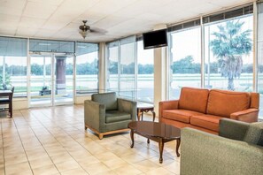 Interior - Studio6 Lake Jackson, TX (Lake Jackson)