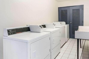 Interior - Studio6 Lake Jackson, TX (Lake Jackson)