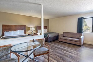 Interior - Sutter Inn (Yuba City)