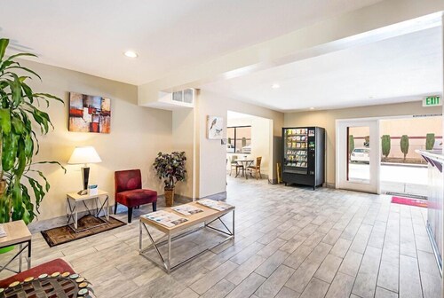 Econo Lodge Inn and Suites Yuba City Marysville