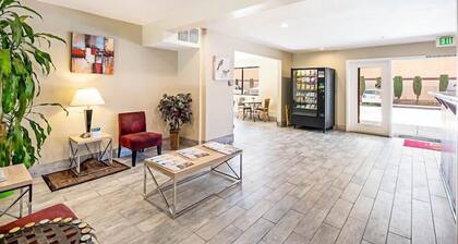 Econo Lodge Inn and Suites Yuba City Marysville