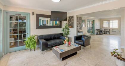 Hotel Avenida - Oceanside Camp Pendleton