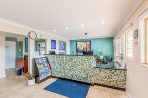 Lobby - Hotel Avenida - Oceanside Camp Pendleton (Oceanside)