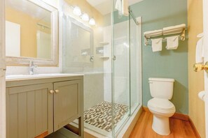 Bathroom - Hotel Avenida - Oceanside Camp Pendleton (Oceanside)