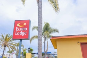 Exterior - Hotel Avenida - Oceanside Camp Pendleton (Oceanside)