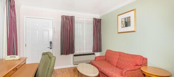 Upper Lake Inn & Suites