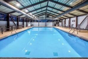 Indoor pool, outdoor pool - Candlewood Suites Cincinnati Northeast - Mason (Mason)