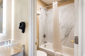 Bathroom - Quality Inn Gastonia East (Gastonia)