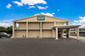 Unclassified image, 2 of 45, button - Quality Inn Gastonia East (Gastonia)