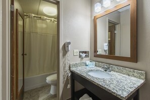 Bathroom - Greenridge Hotel (Wickliffe)