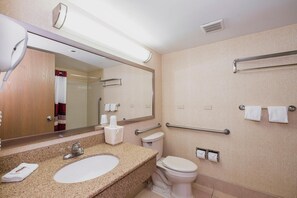 Room - Red Roof Inn & Suites Mt Holly - Mcguire AFB (Mount Holly)