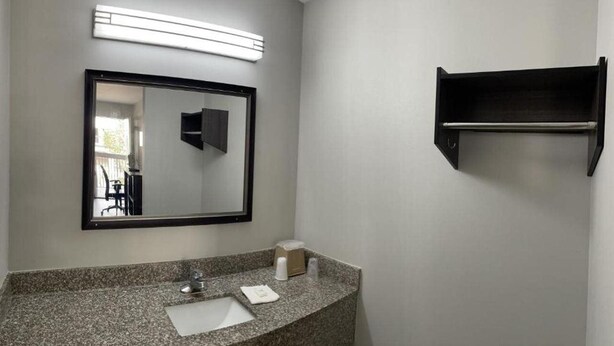 Interior - Griffin Inn & Suites (Griffin)