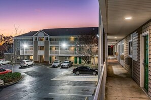 Exterior - Hometowne Studios Atlanta - Chamblee (Chamblee)