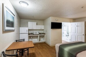 Room - Hometowne Studios Atlanta - Chamblee (Chamblee)