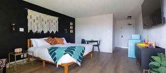 Hotel Mccoy - College Station - Art, Libations, Pool Society