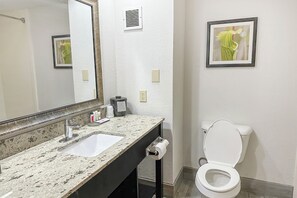 Bathroom - OYO Townhouse Jackson/ridgeland (Jackson)