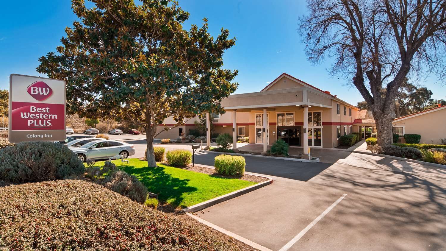 A Colony Inn with a sign indicating it is part of Best Western Plus.