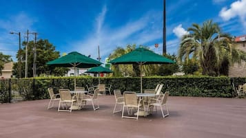 Khu ẩm thực ngoài trời