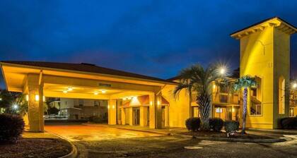 Super 8 by Wyndham Savannah