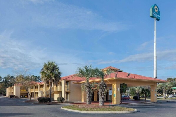Exterior - Super 8 By Wyndham Savannah (Savannah)