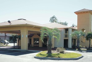 View from property - Super 8 By Wyndham Savannah (Savannah)