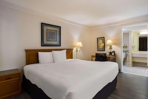 Room - Super 8 By Wyndham Savannah (Savannah)