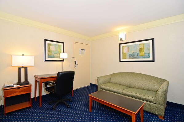 Living area - Best Western San Diego Pacific Beach/mission Bay (San Diego)