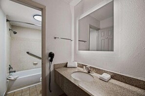 Bathroom - Americas Best Value Inn Orlando (Orlando)