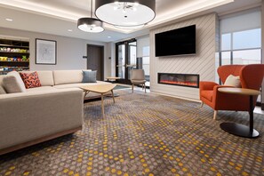 Lobby - Holiday Inn & Suites Richmond West End (Richmond)