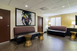 Interior - Holiday Inn & Suites Richmond - West End (Richmond)