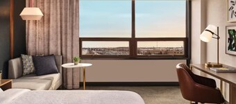 Holiday Inn & Suites Richmond - West End