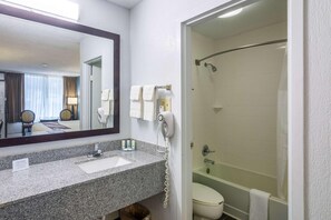 Bathroom - Rest and Relax Inn (Pensacola)