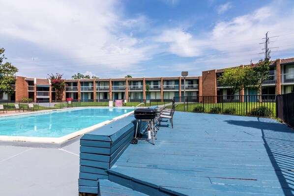 حمّام سباحة خارجي