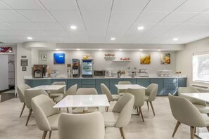 Dining - Comfort Inn & Suites Louisville Airport Fair & Expo (Louisville)