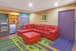Interior - Comfort Inn & Suites Louisville Airport Fair & Expo (Louisville)
