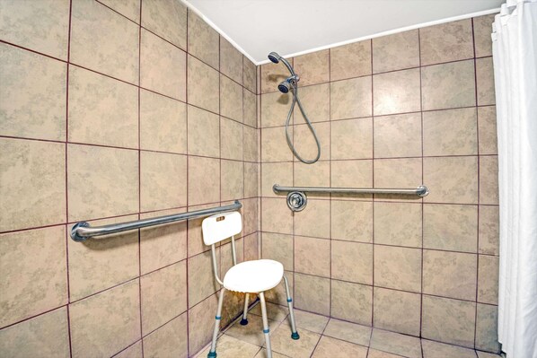 Bathroom - Nation's INN of Wake County - Raleigh Crabtree (Raleigh)
