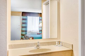 Bathroom - Nation's INN of Wake County - Raleigh Crabtree (Raleigh)