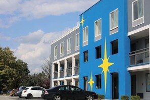 المنشأة من الخارج