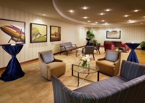 Living area - Cleveland Airport Hotel (Cleveland)
