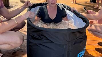 Body treatments, hydrotherapy, deep-tissue massages, massages