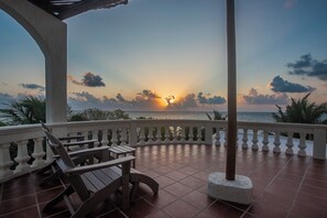 Premium-Zimmer | Zimmersafe, Schreibtisch, laptopgeeigneter Arbeitsplatz