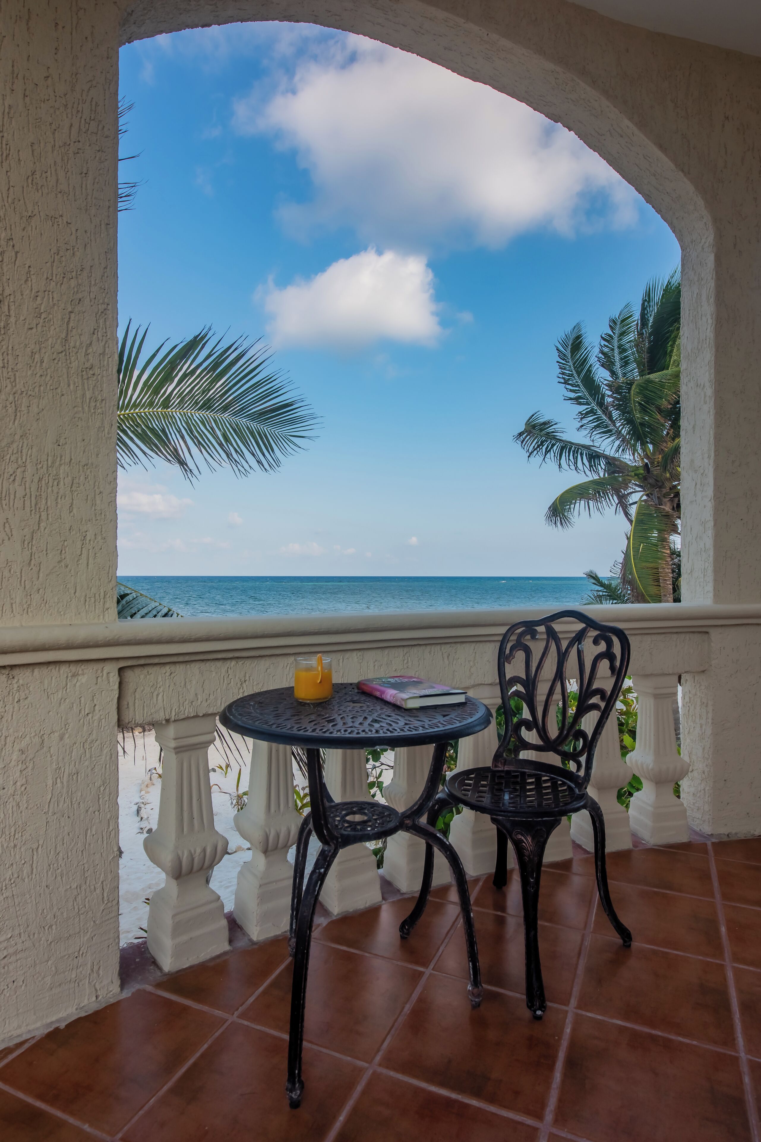 Caja fuerte, escritorio, espacio para trabajar con un portátil